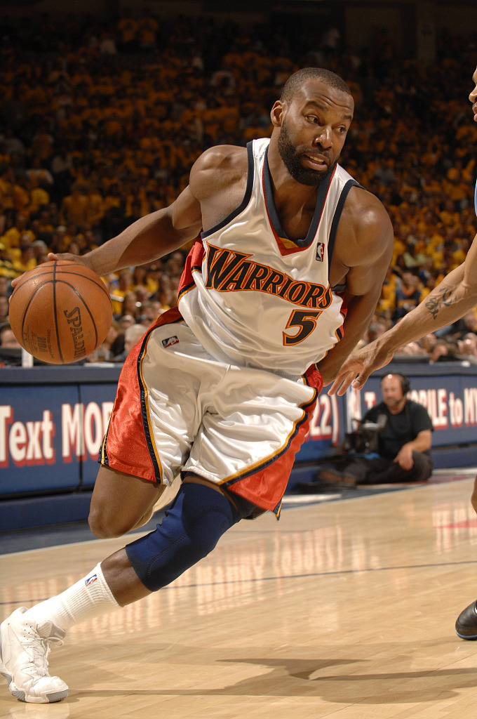 戴维斯篮板优势明显 戴维斯篮板优势明显